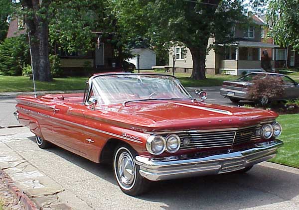 Front view of a 1960 Pontiac Bonneville exterior