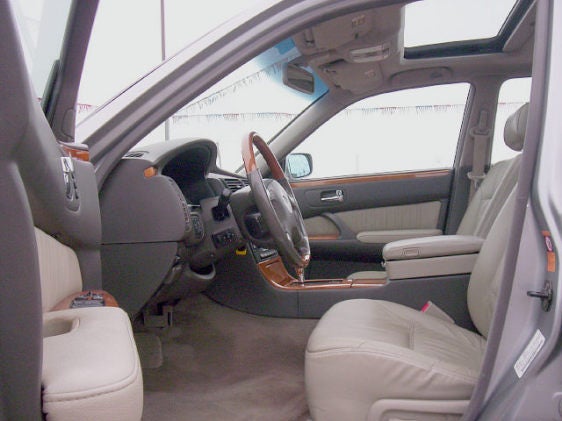 2000 Infiniti Q45 4 Dr Anniversary Sedan, comfort & style