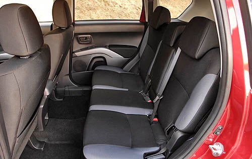 2008 Mitsubishi Outlander ES, back seat, interior
