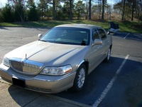2004 Lincoln Town Car Overview 2004 Lincoln Town Car Overview