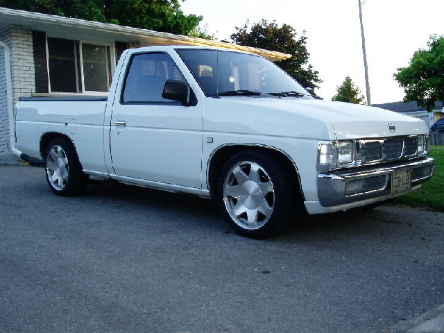 Nissan pickup pictures #4