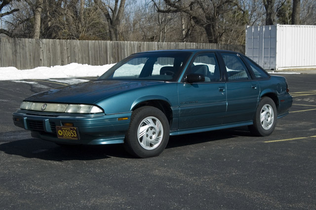 1994 Pontiac Grand Prix 4 Dr SE Sedan picture, exterior