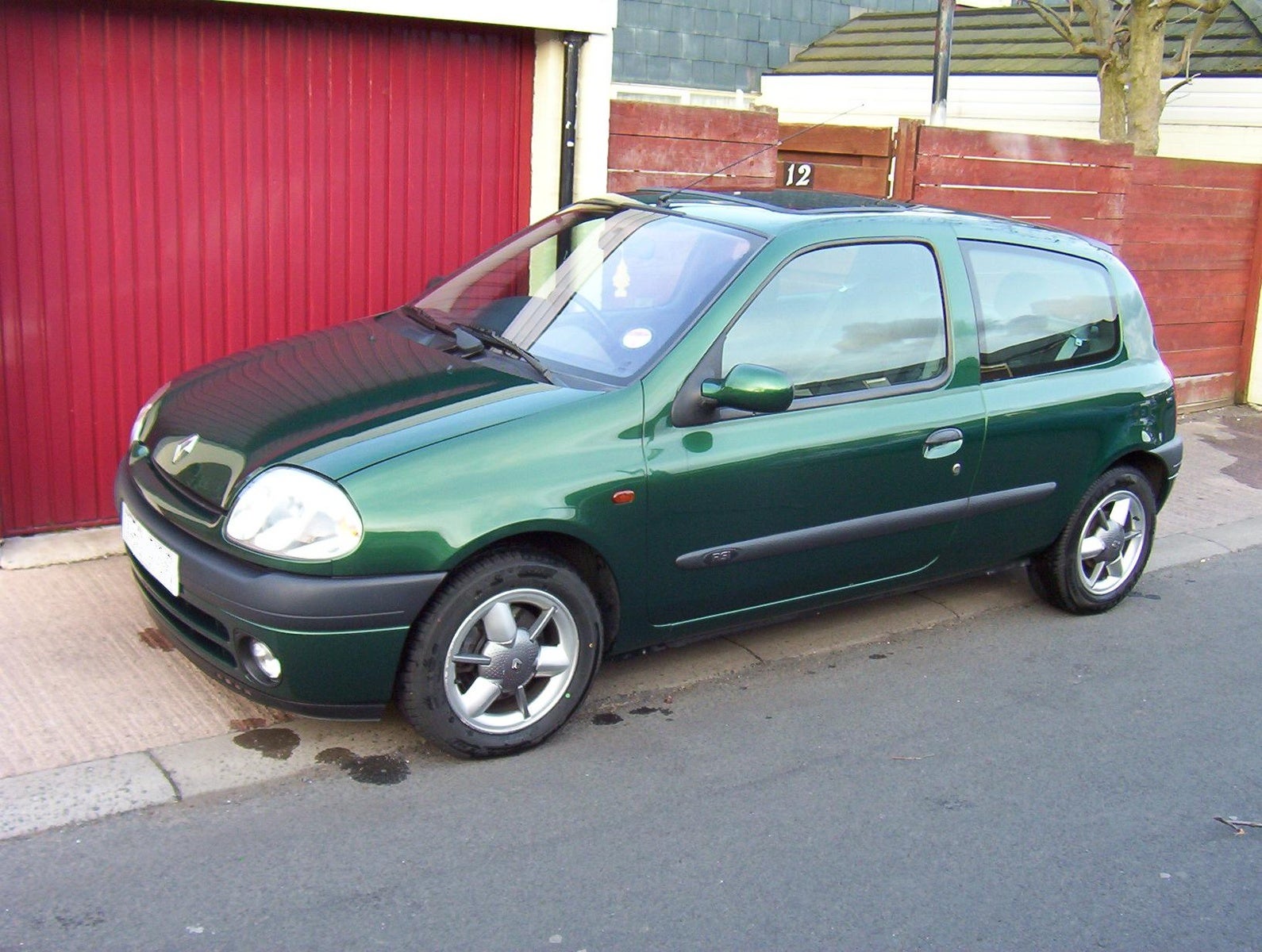 2001 Renault Clio II Sport Phase 2 related infomation