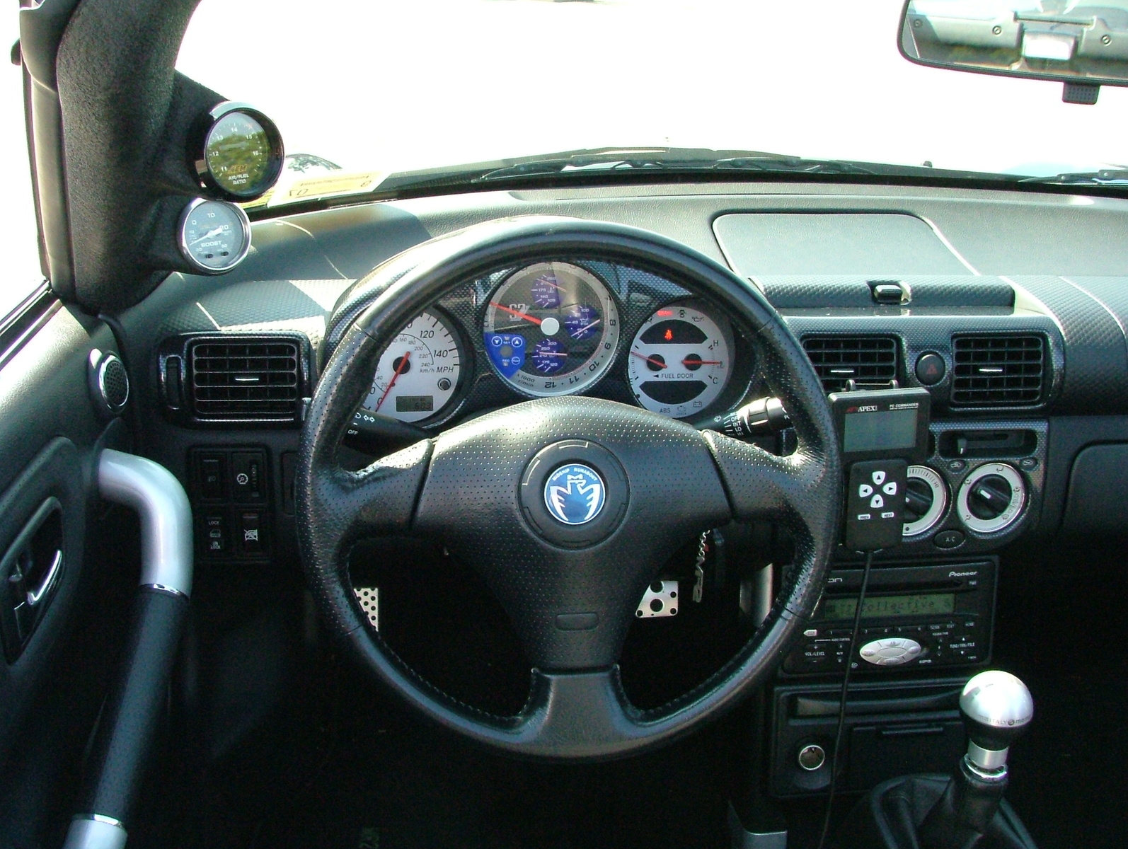 2003 Toyota mr2 spyder interior