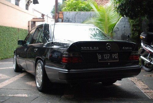 Mercedes Benz 300 Class. 1992 Mercedes-Benz 300-Class 4
