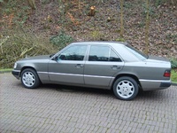 Mercedes-Benz 300-Class Overview Mercedes-Benz 300-Class Overview