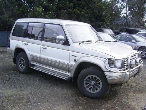 1999 Mitsubishi Pajero picture