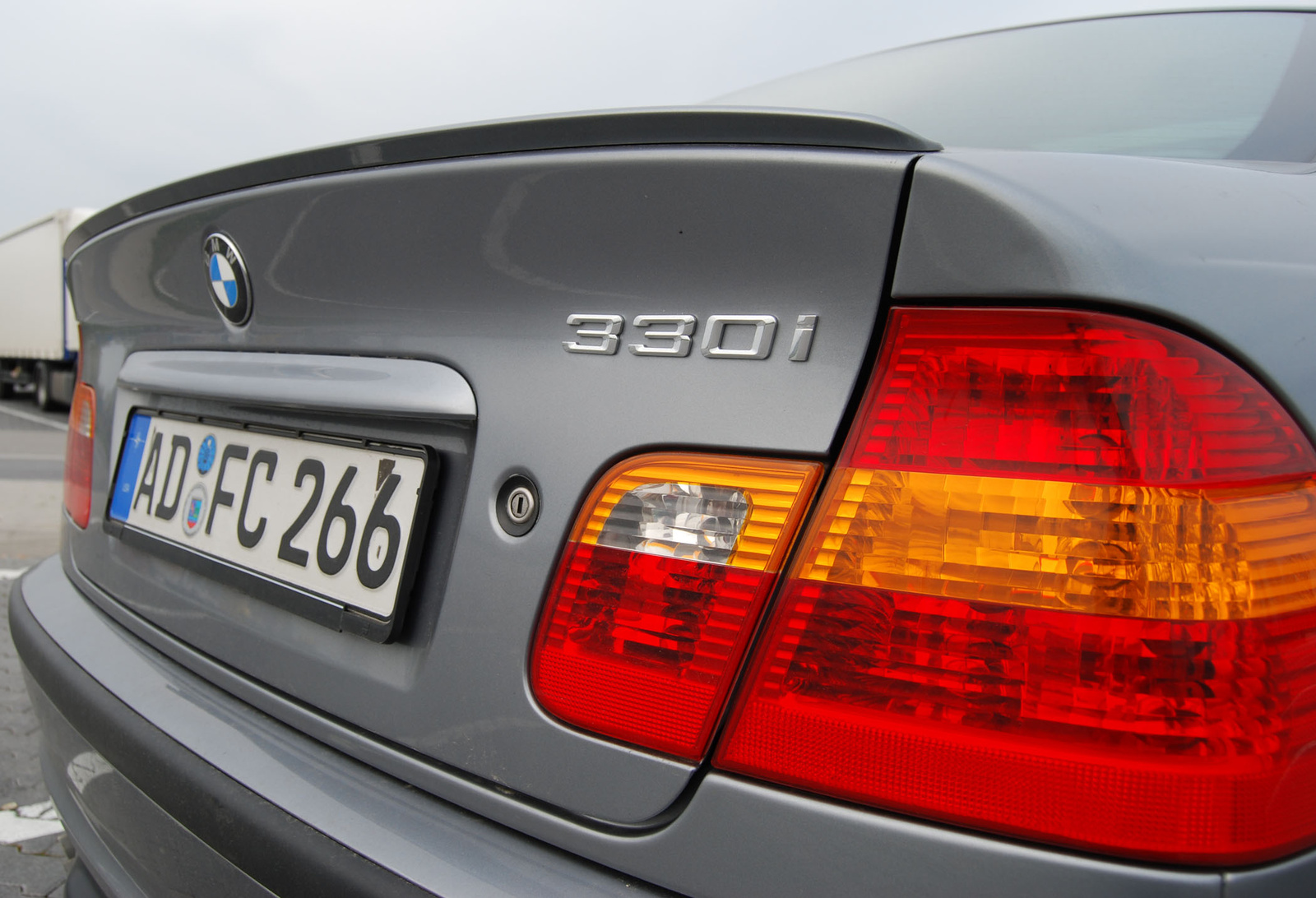 2004 Bmw 325i rear spoiler #3