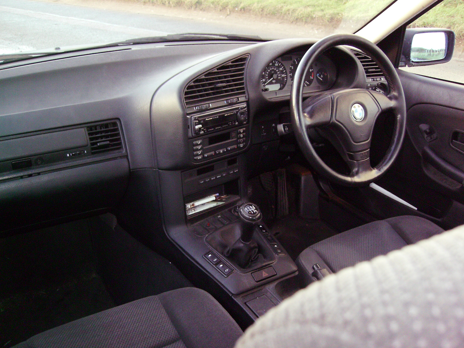 Bmw 325i 1998 interior #4