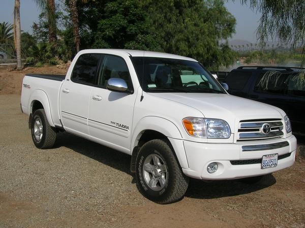 What is the towing capacity of a 2006 toyota tacoma