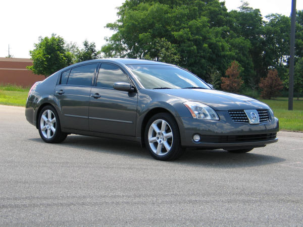 2003 Nissan maxima tire size