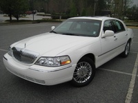 2003 Lincoln Town Car Overview 2003 Lincoln Town Car Overview