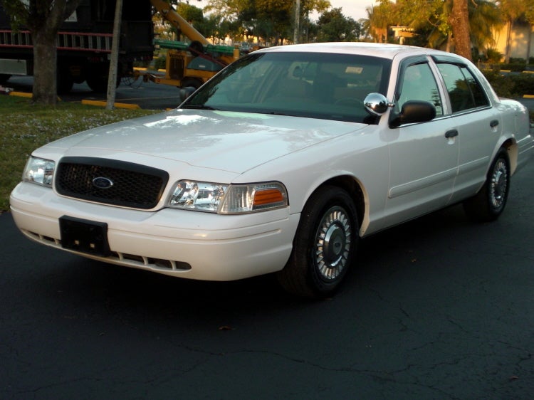 2004 Ford Crown Victoria picture exterior