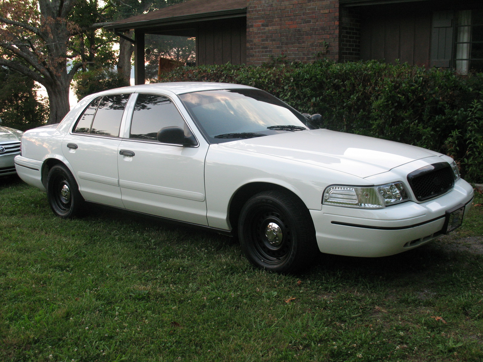 2000 Ford Crown Victoria - Pictures - CarGurus