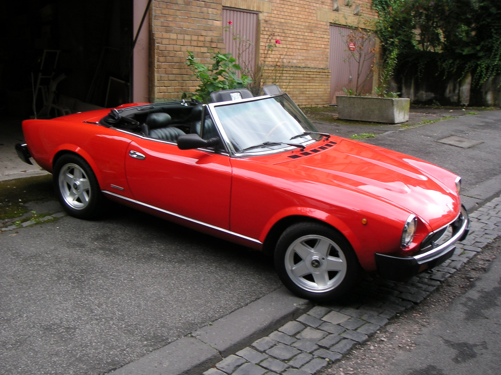 1985_fiat_124_spider-pic-15024.jpeg