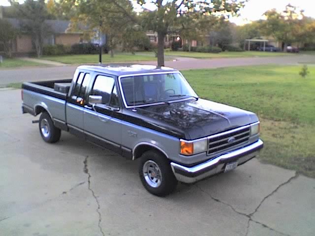 1990 Ford F-150 2 Dr XLT Lariat 4WD Extended Cab SB, thats my