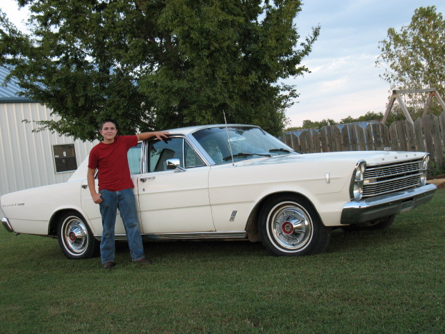 http://static.cargurus.com/images/site/2008/11/19/11/08/1966_ford_galaxie-pic-29017.jpeg