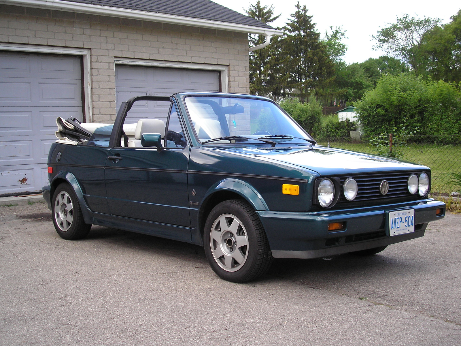 1992_volkswagen_cabriolet_2_dr_std_convertible-pic-24285.jpeg