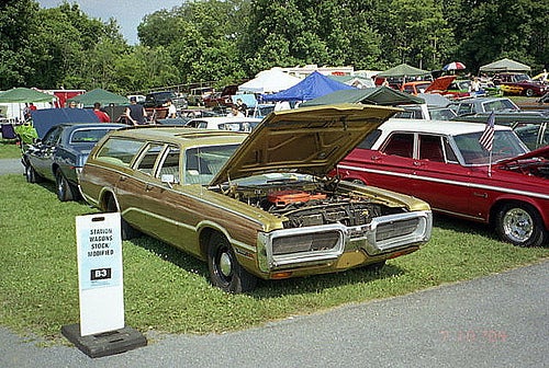 Picture of 1972 Plymouth Fury engine exterior
