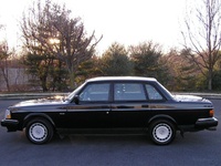 1993 Volvo 240 Overview 1993 Volvo 240 Overview