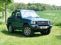 1995 Mitsubishi Pajero Overview 1995 Mitsubishi Pajero Overview