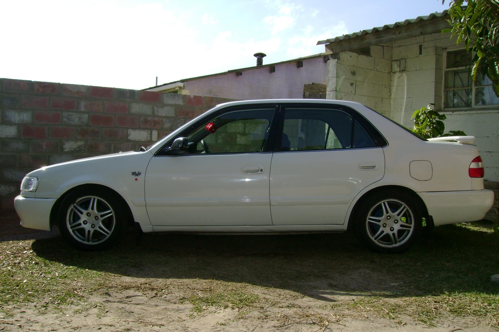 2000 toyota corolla good car #7