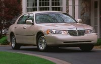 2000 Lincoln Town Car Overview 2000 Lincoln Town Car Overview
