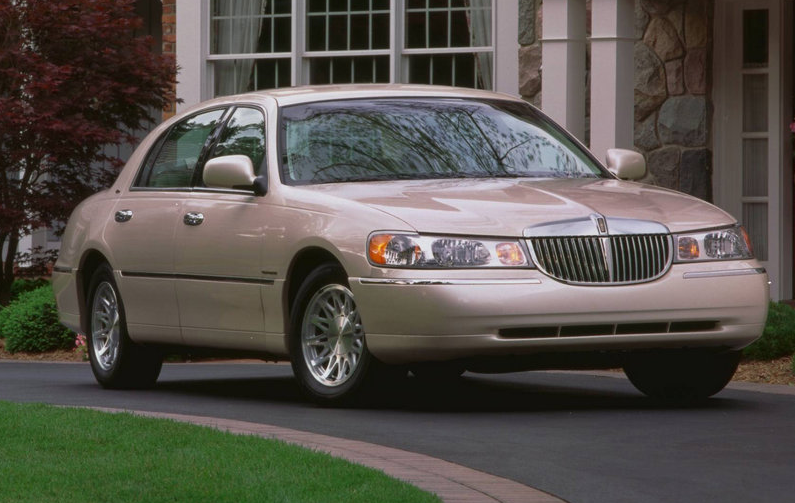 2000 Lincoln Town Car Front Right Quarter View manufacturer exterior