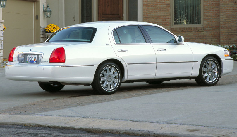2010 Lincoln Town Car Back Right Quarter View manufacturer exterior