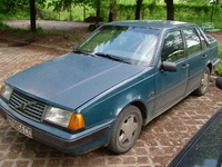 1990 Volvo 460 Overview 1990 Volvo 460 Overview