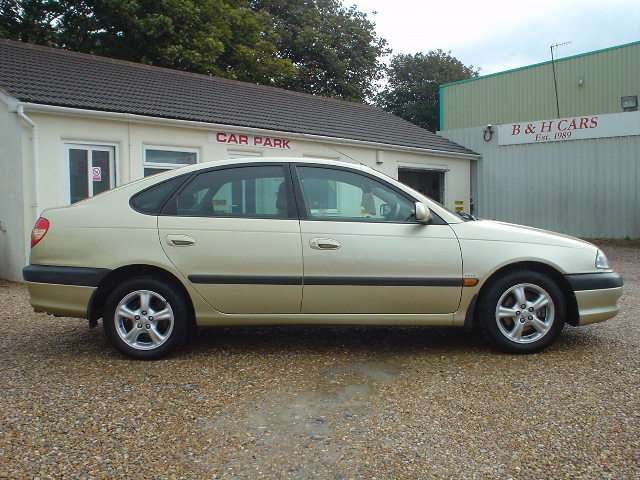 toyota avensis year 2000 #5