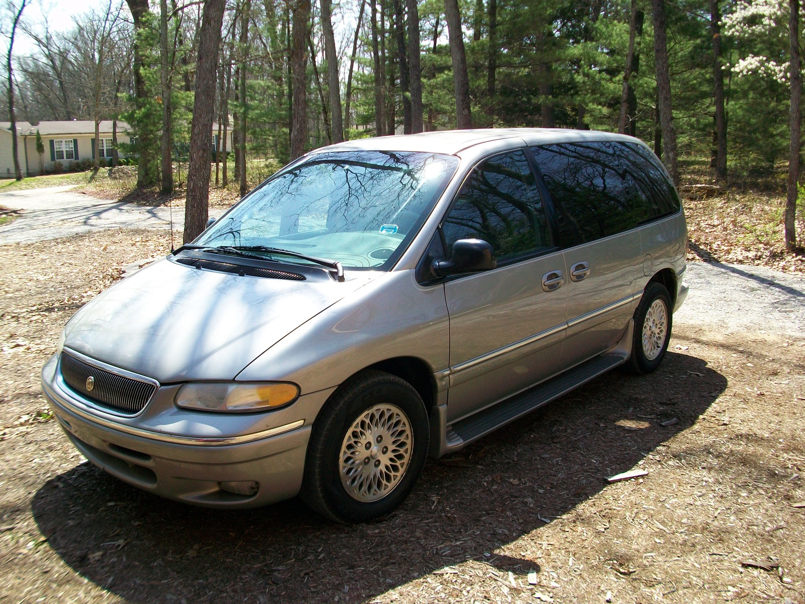 1996 Chrysler Town & Country Pictures CarGurus