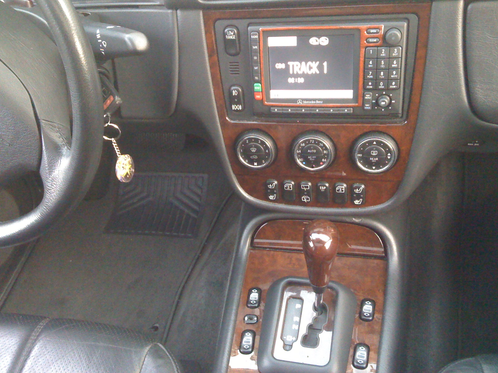 Mercedes ml500 interior #7