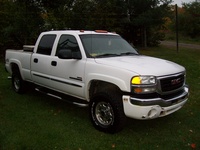 2005 GMC Sierra 2500HD Overview 2005 GMC Sierra 2500HD Overview