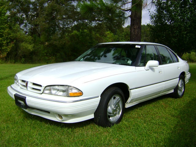 1993 Pontiac Bonneville 4 Dr SE Sedan, Mine is maroon with dingy gold rims,