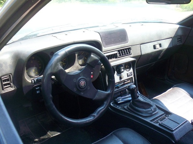 1985 Porsche 944 Interior