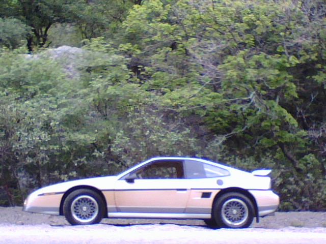 Pontiac Fiero 1986. Picture of 1986 Pontiac Fiero