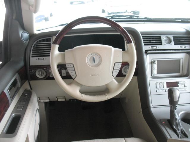 Iswahyudi Lincoln Navigator 2003 Interior