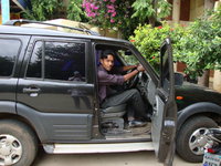 2005 Mahindra Scorpio Overview 2005 Mahindra Scorpio Overview