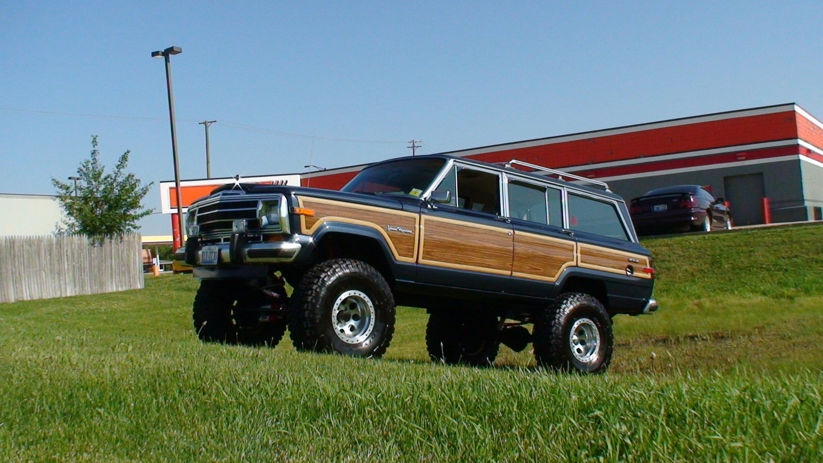 1989 Jeep grand wagoneer fsj #3
