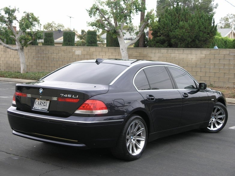 Difference between 2002 bmw 745i and 745li