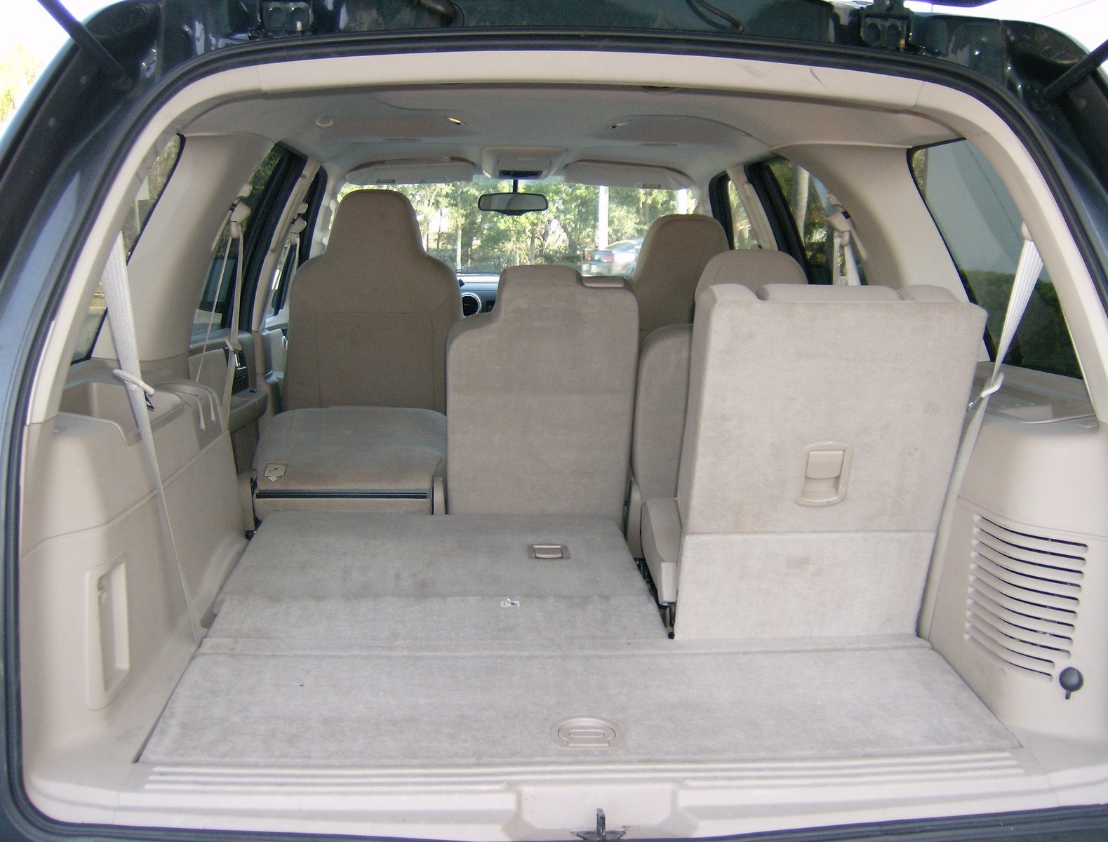 2011 Ford expedition interior dimensions