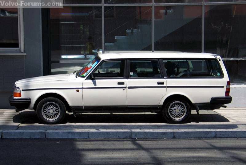 1992 Volvo 240 4 Dr STD Wagon picture exterior