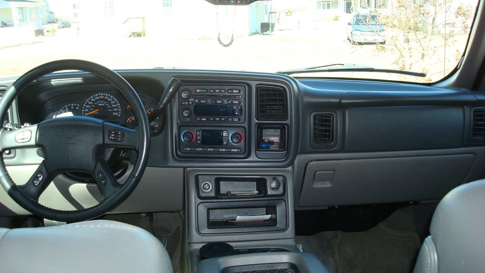 Suburban  on 2005 Chevrolet Suburban 4 Dr 1500 Z71 4wd Suv   Interior Pictures