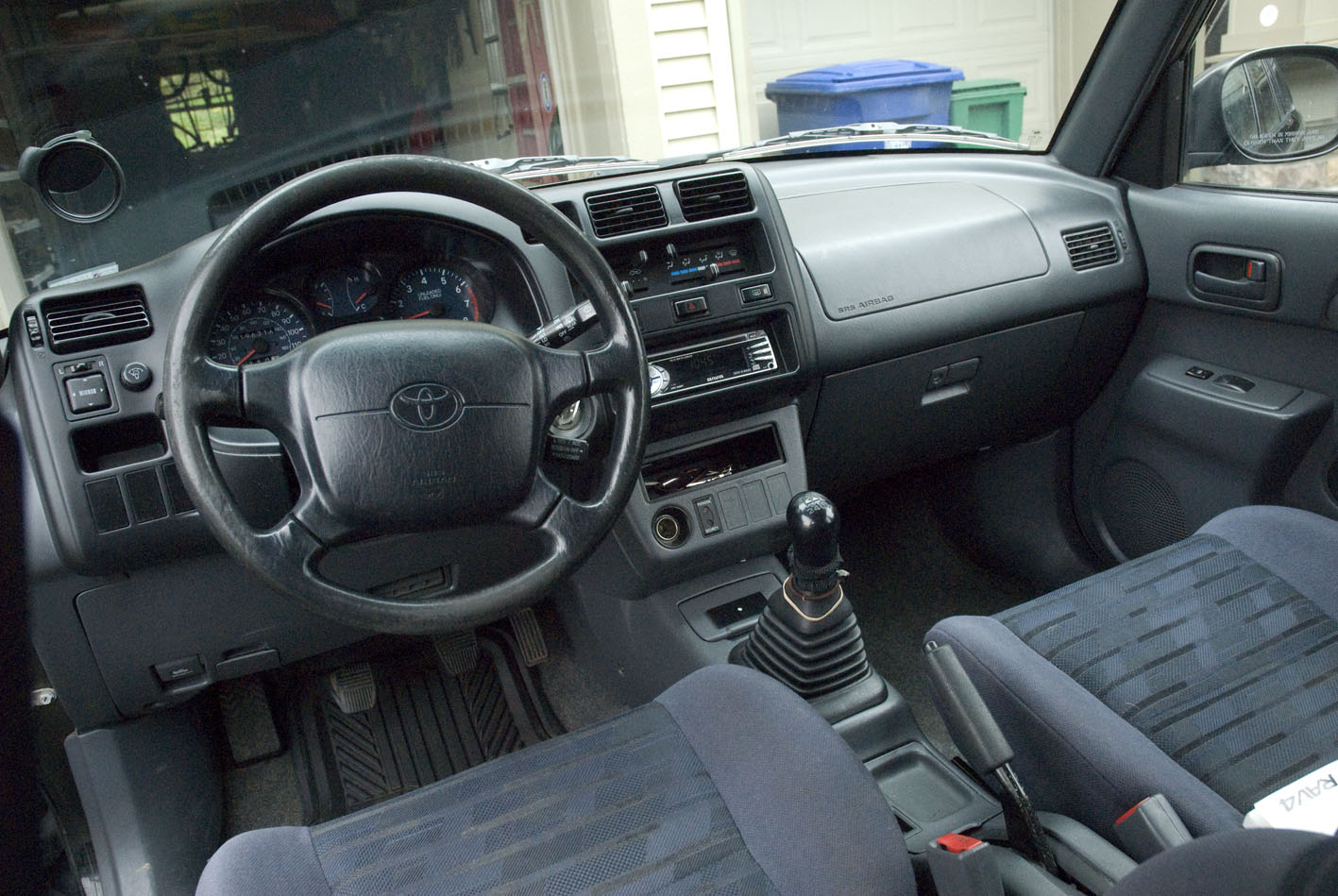 1997 rav4 4 doors automatic interior
