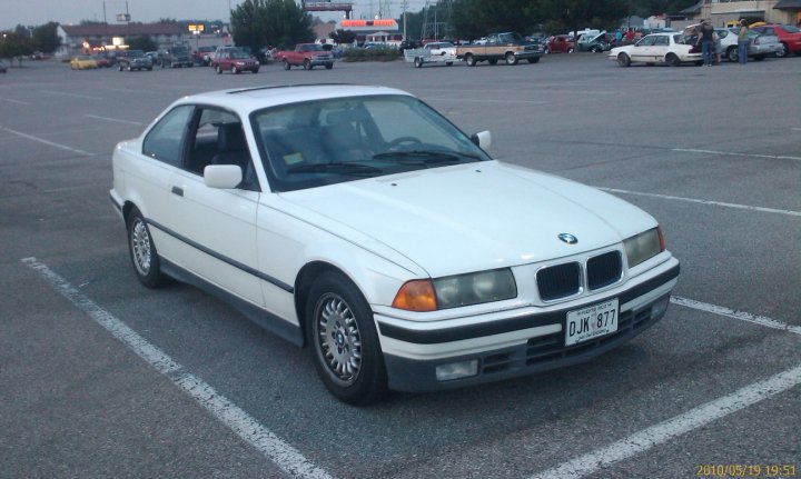 1993 Bmw 3-series 318is #1
