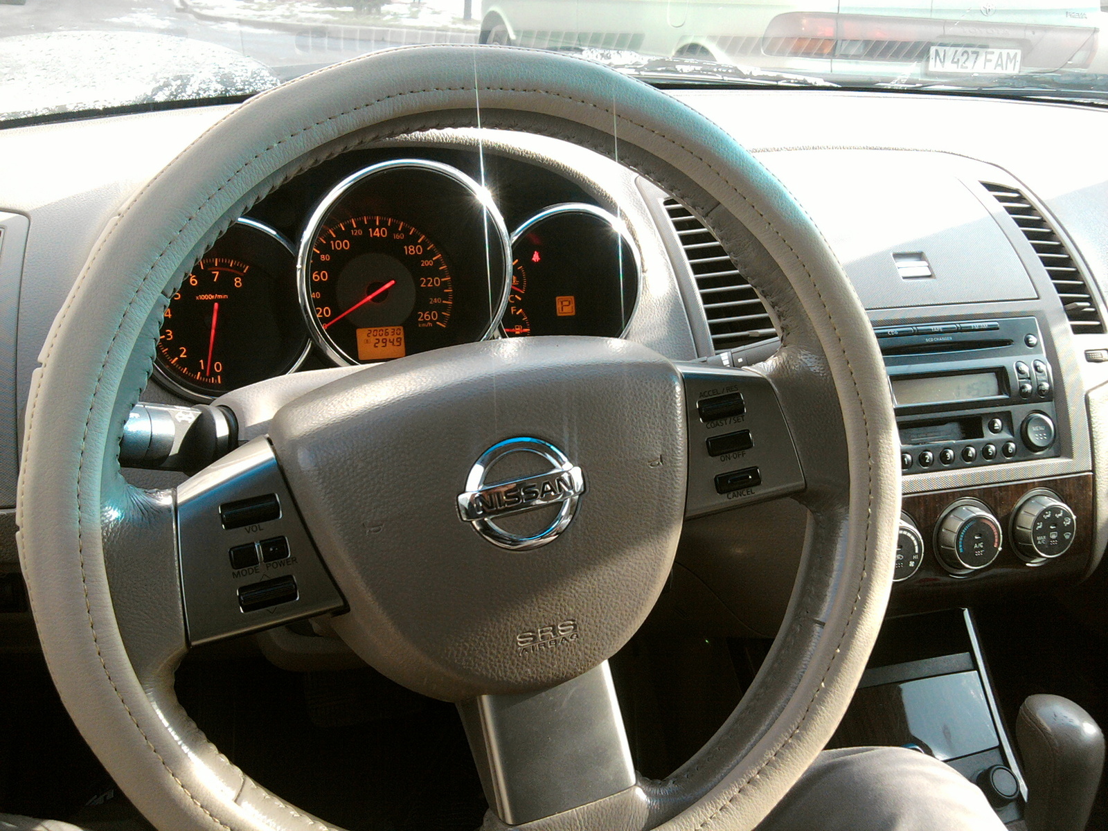Interior of 2005 nissan altima #8