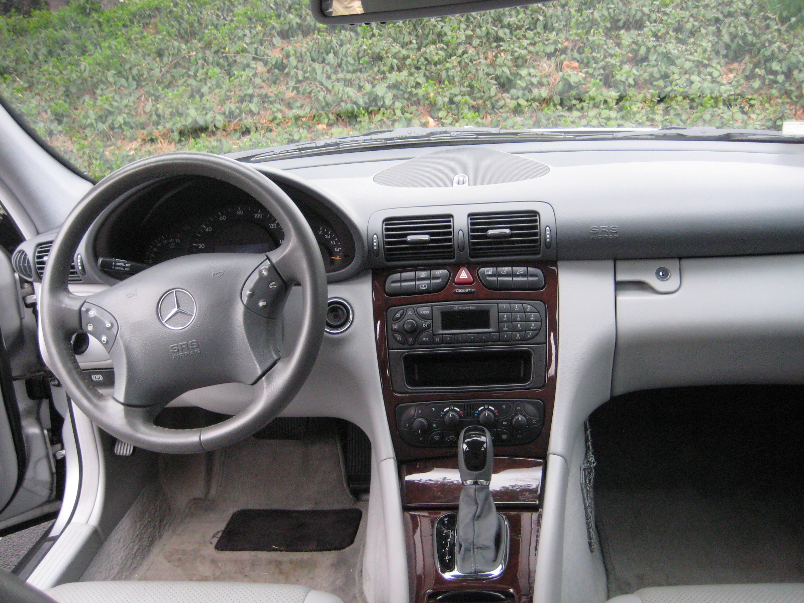 Mercedes c240 interior pictures #4