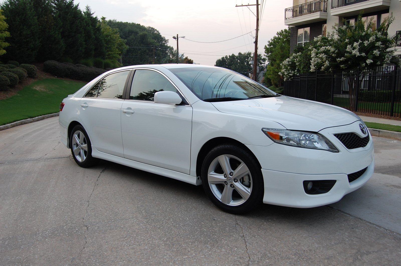 2010 toyota camry se specs #2