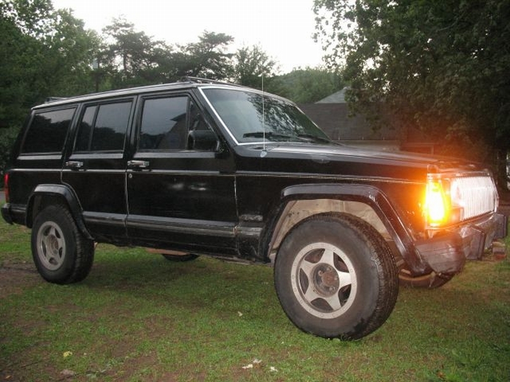 Pictures of 1990 jeep cherokee pioneer #2